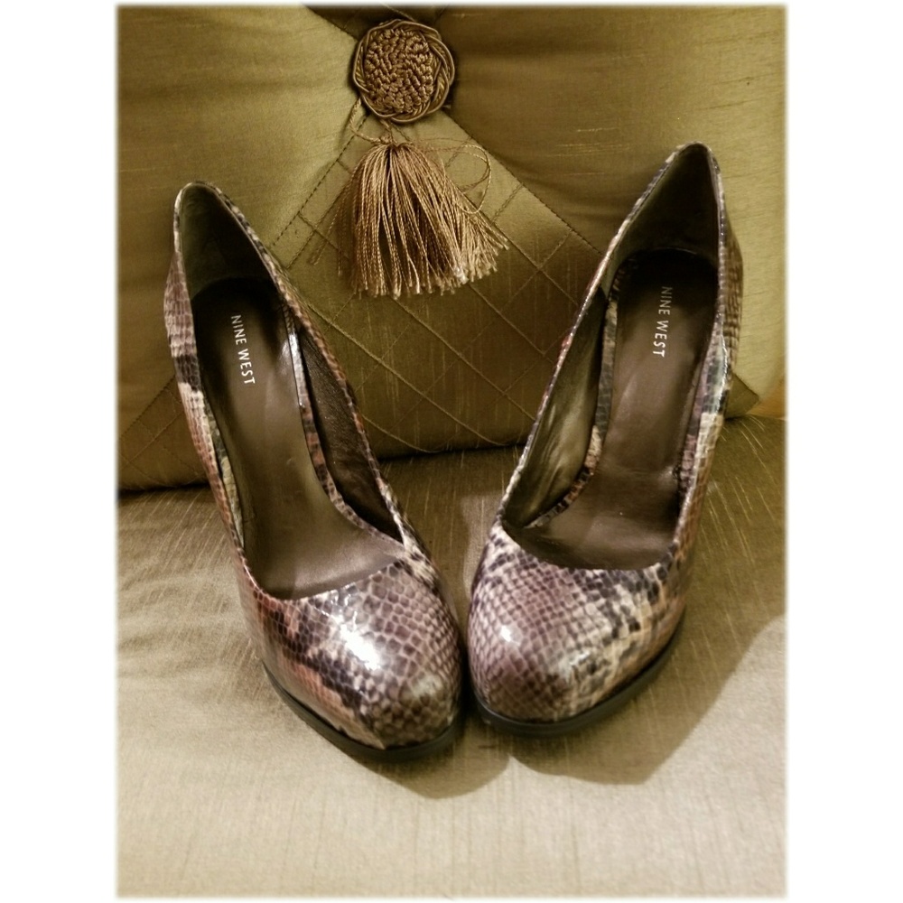 Nine West Faux Snake Skin Pumps Size 9